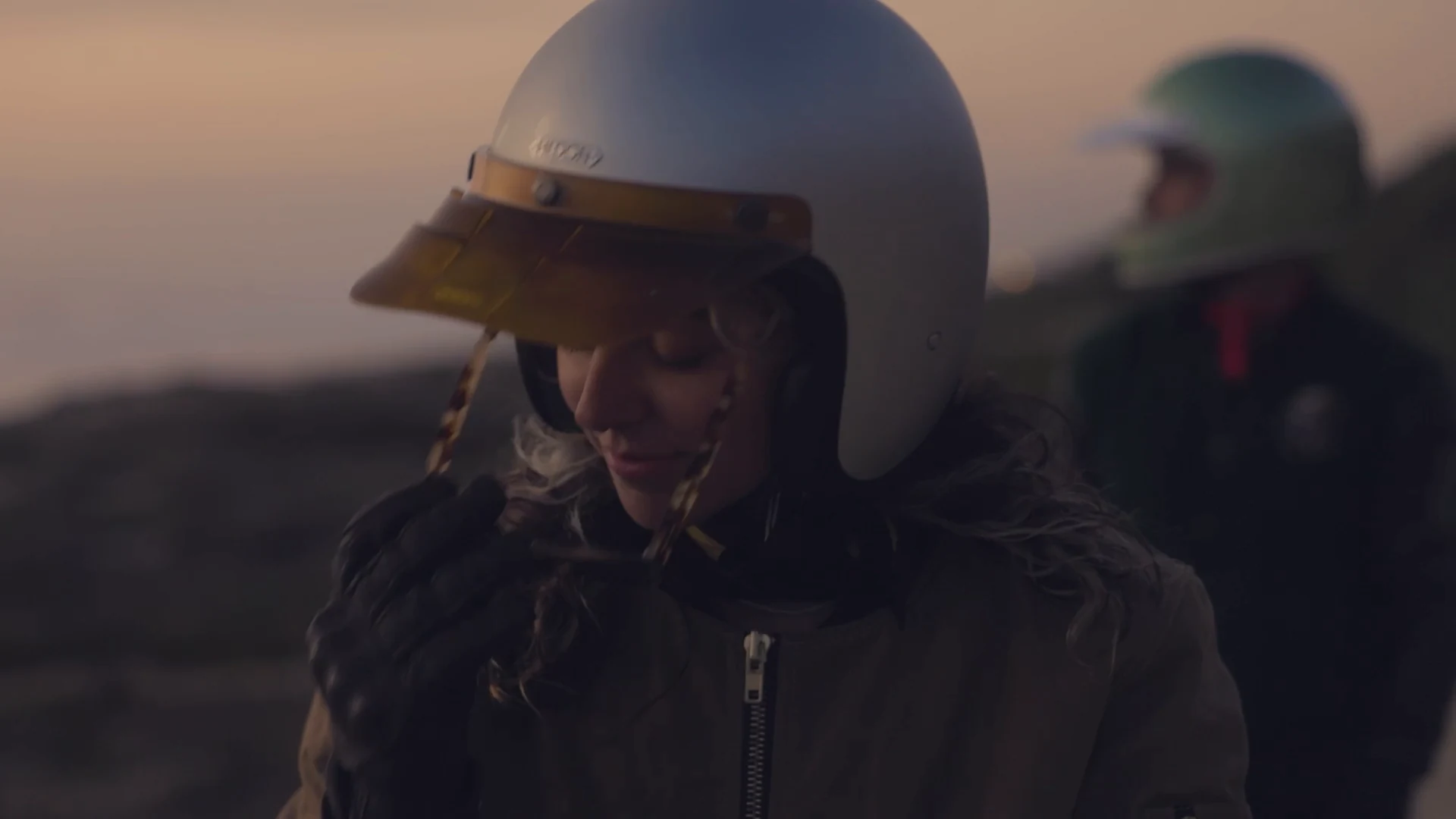 Seznámení s motocyklem – jezdkyně z filmu Interceptor