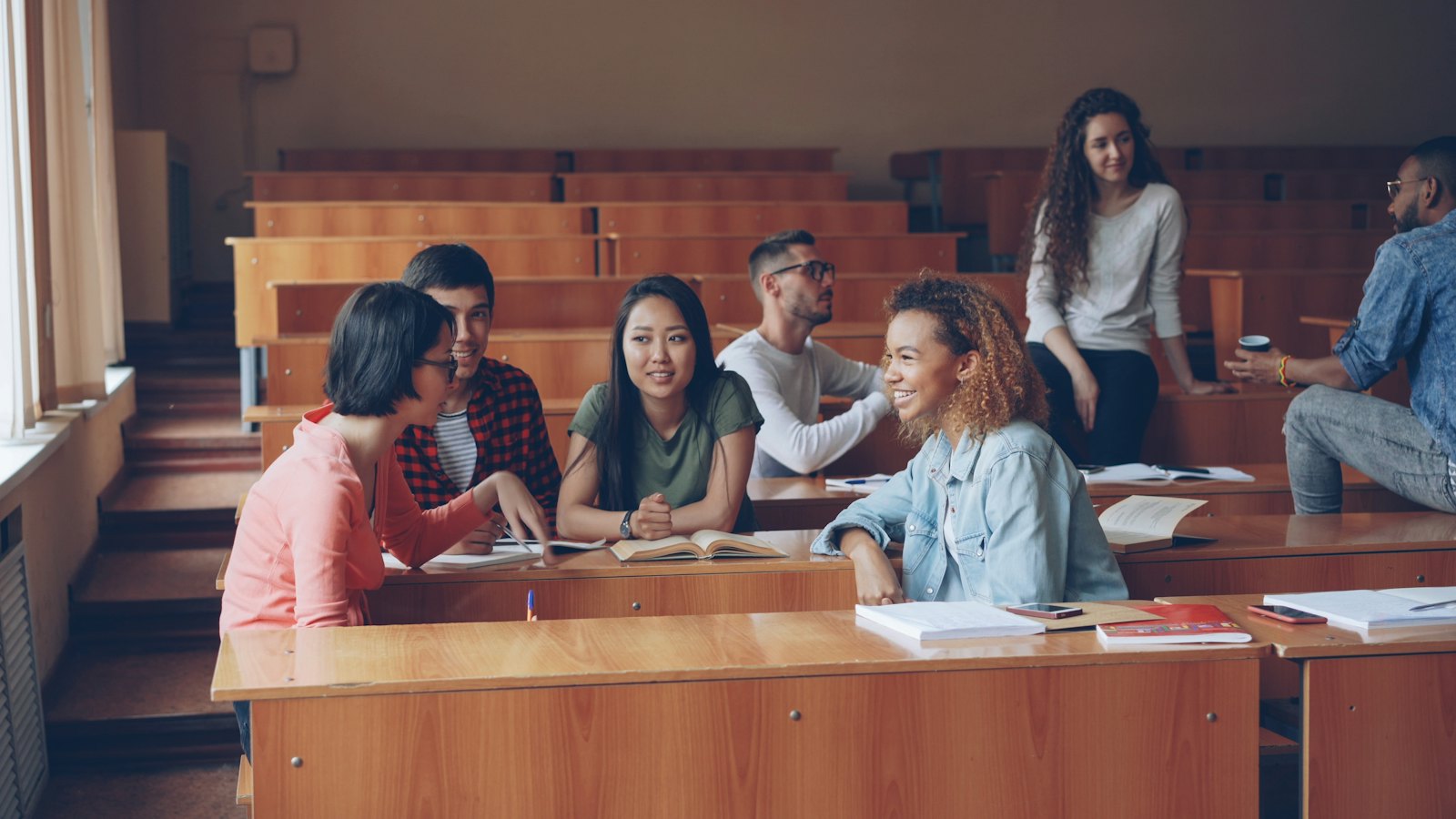 Studenti v posluchárně