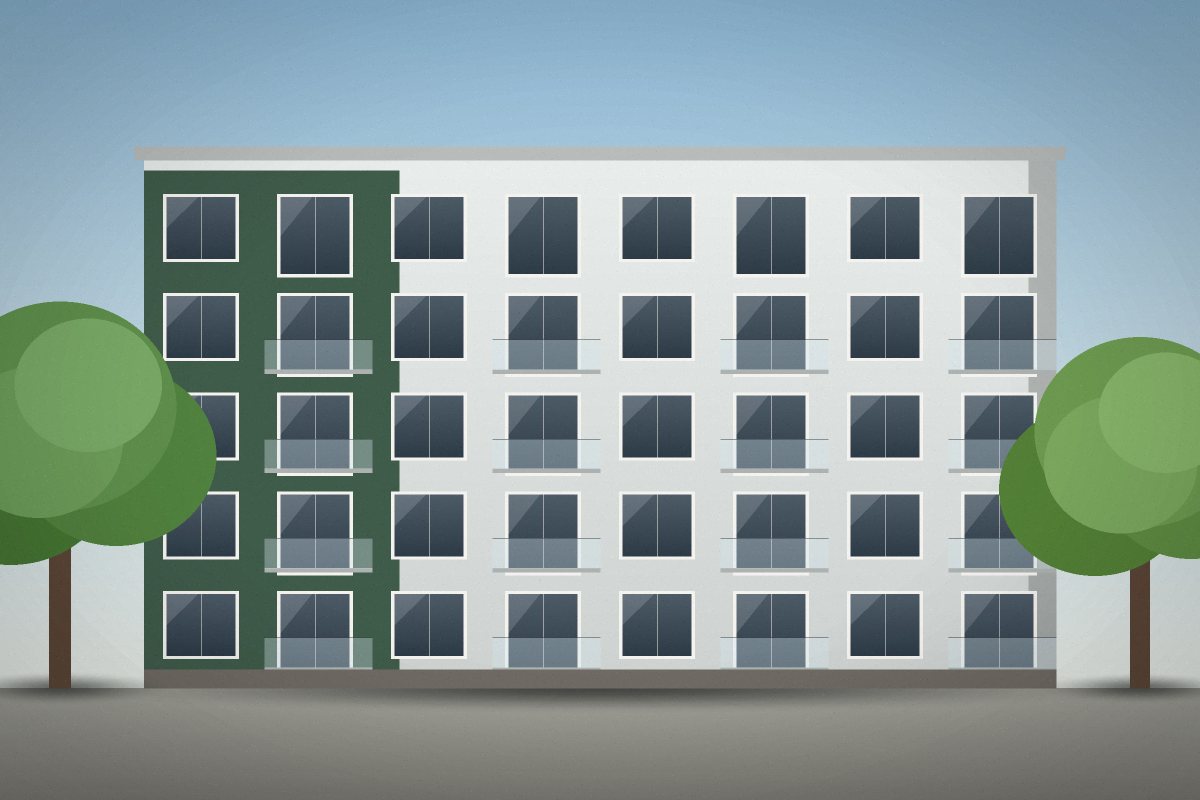 Ilustrace: pětipodlažní bytový dům s balkony a zeleným pruhem na fasádě